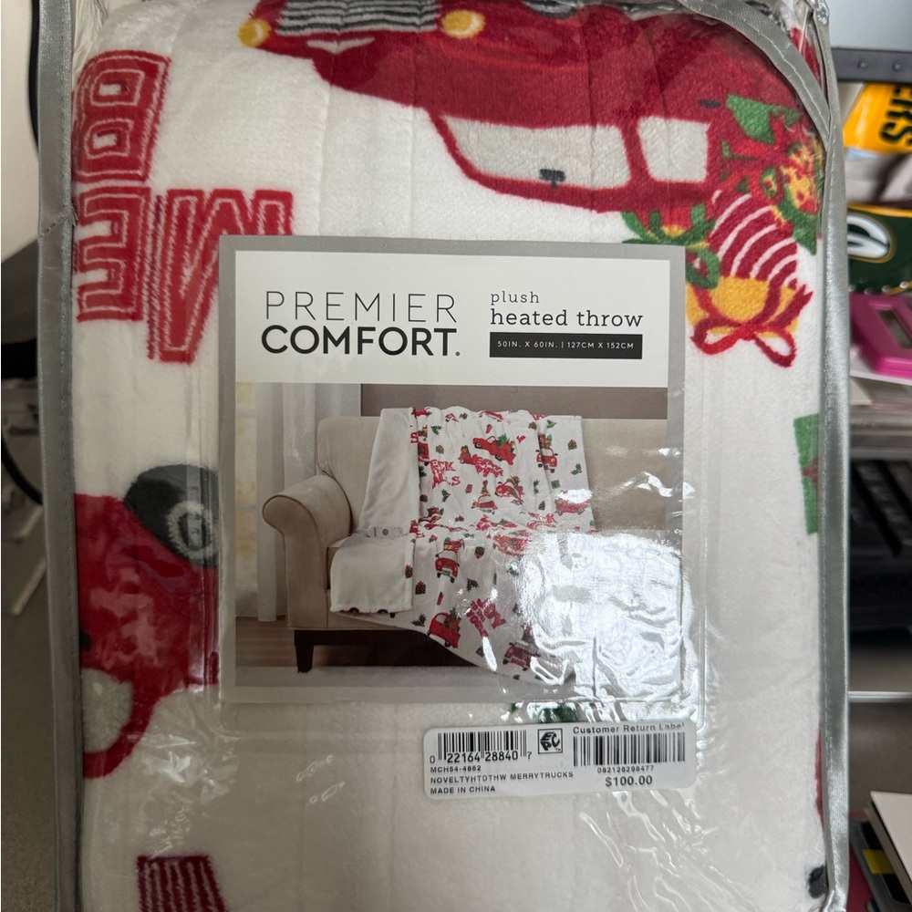 🛌 Plush Heated Throw - White and Red Christmas Merry Trucks